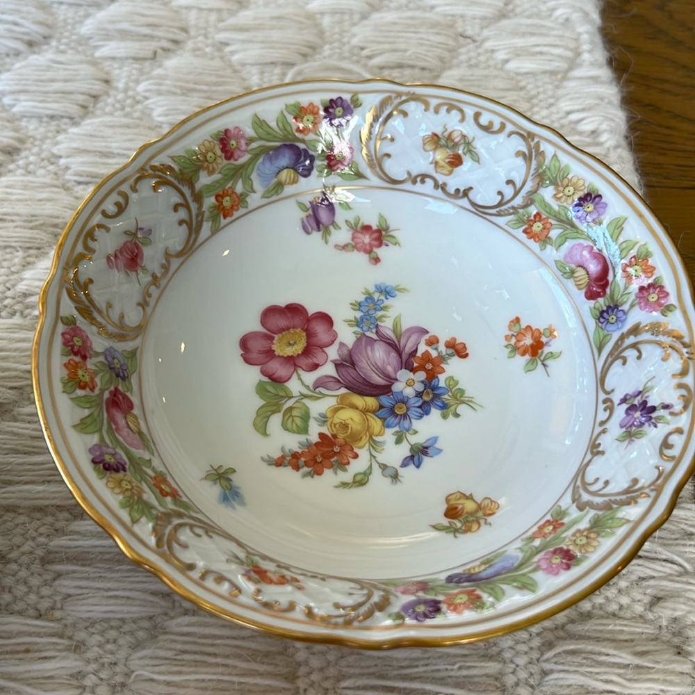 EUC Vintage Oscar de le Renta Flowers 6-inch Bowl